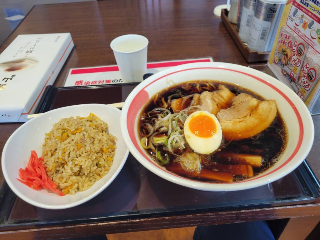 チャーハンと醤油ラーメン