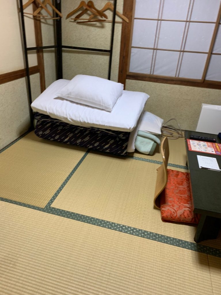 入沢旅館の部屋内観